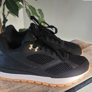 Under Armour Women Black Athletic Shoes with Gum Outsole and Gold Logo